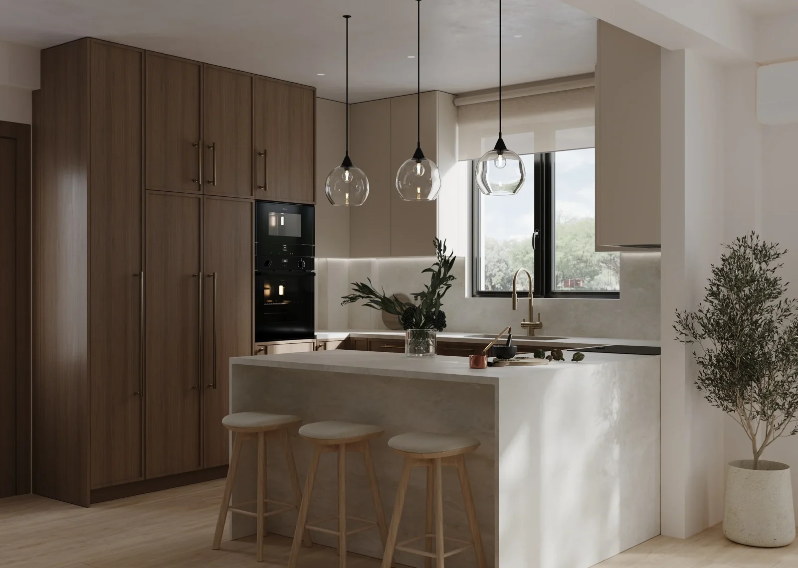 Κουζίνα με νησίδα, ξύλινα ντουλάπια σε καρυδί τόνο και κρεμαστά φωτιστικά, με πάγκο λευκής πέτρας.